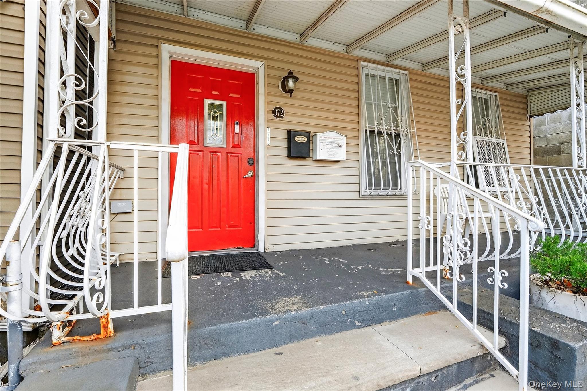 372 Bronx Park Avenue Property Photo 6