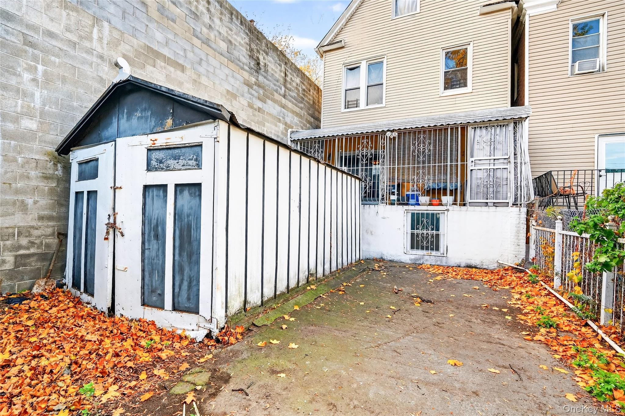 372 Bronx Park Avenue Property Photo 37