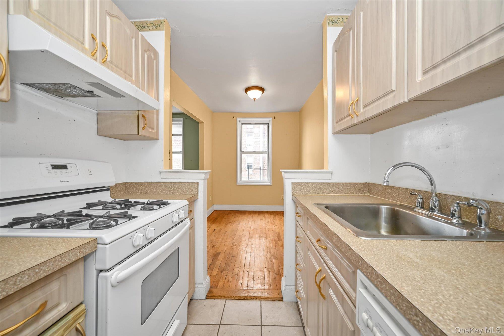 5930 108th Street 4p Property Photo 10