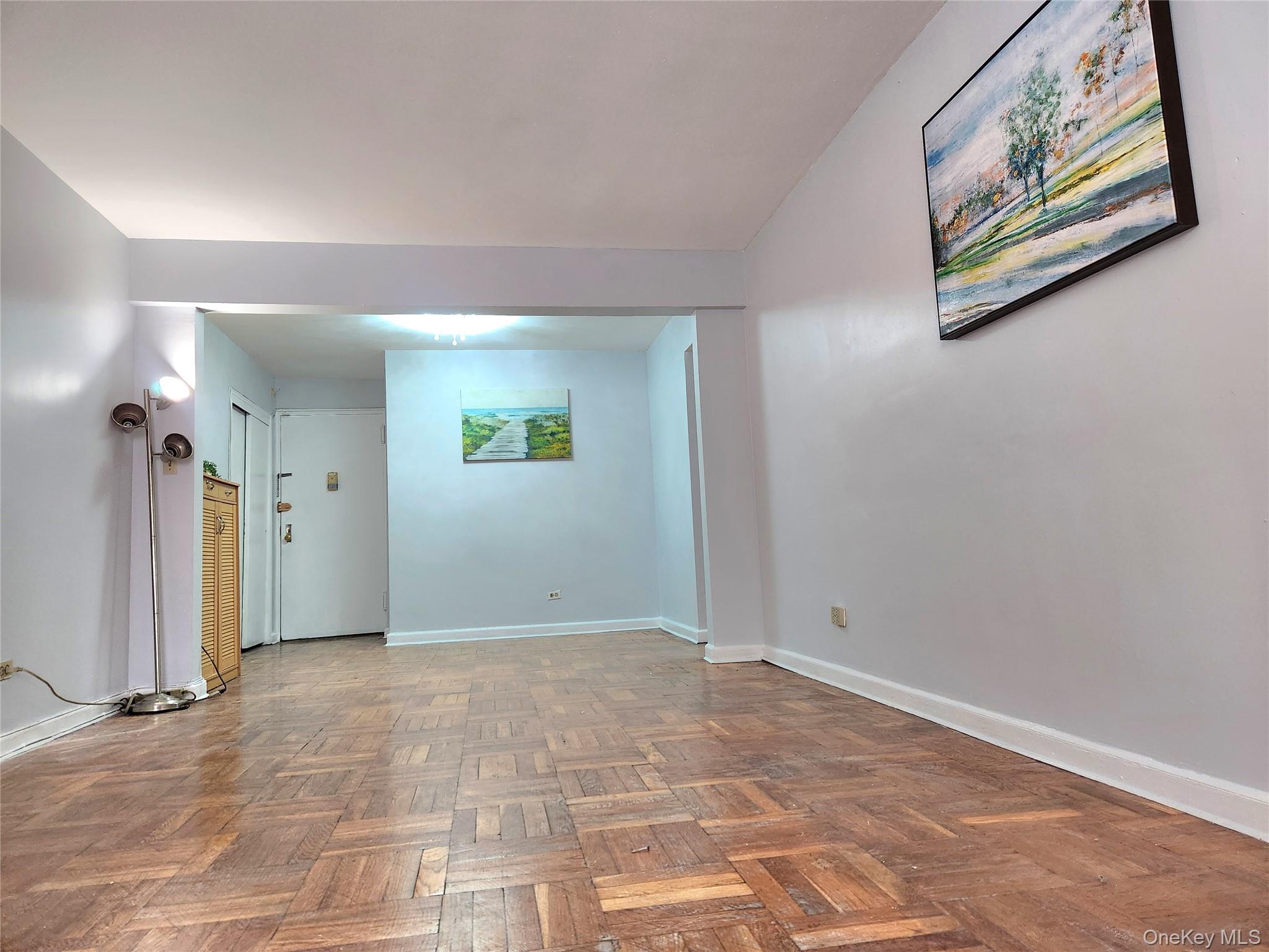 33-27 91 1j Property Photo 3