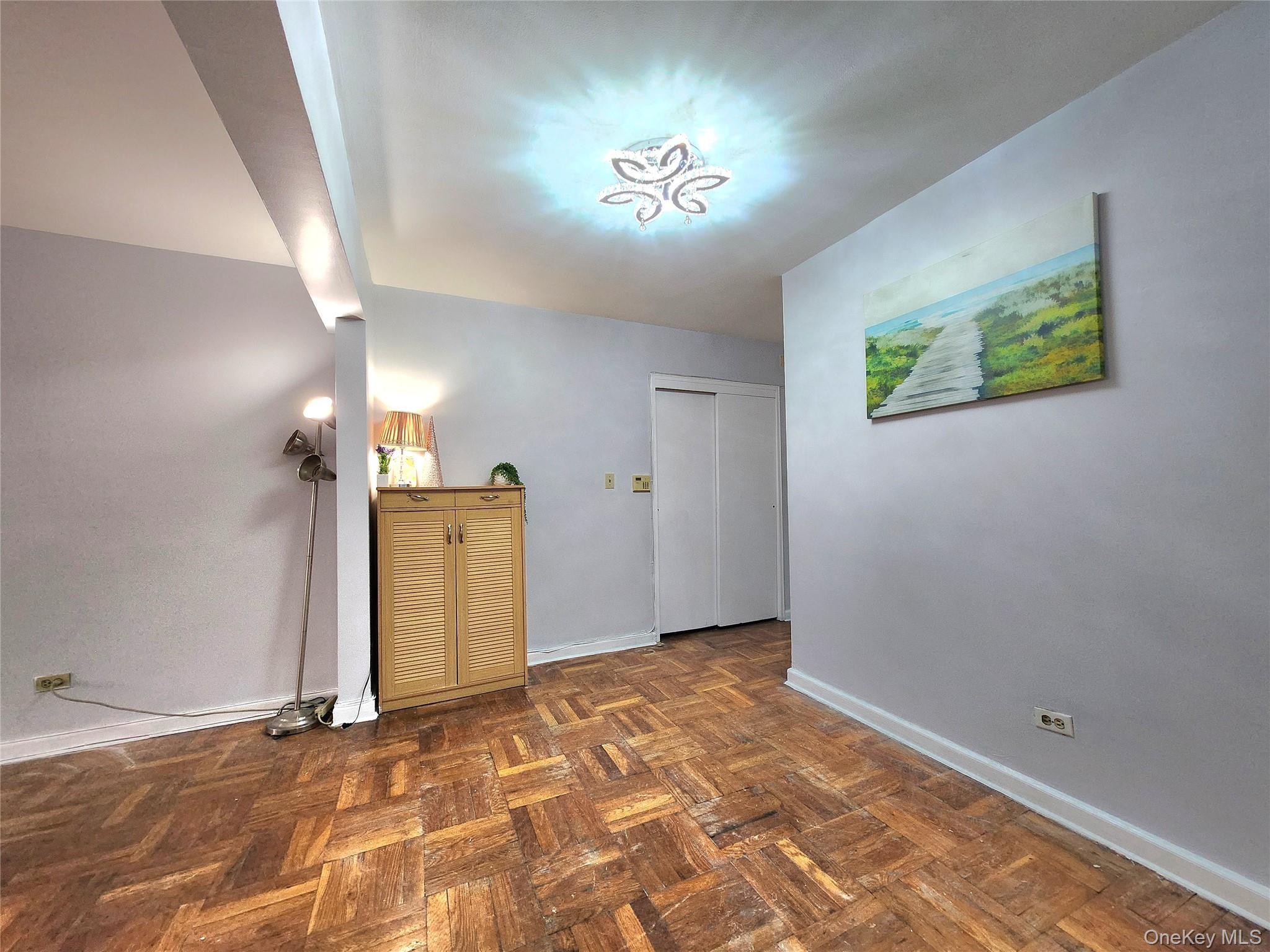 33-27 91 1j Property Photo 4