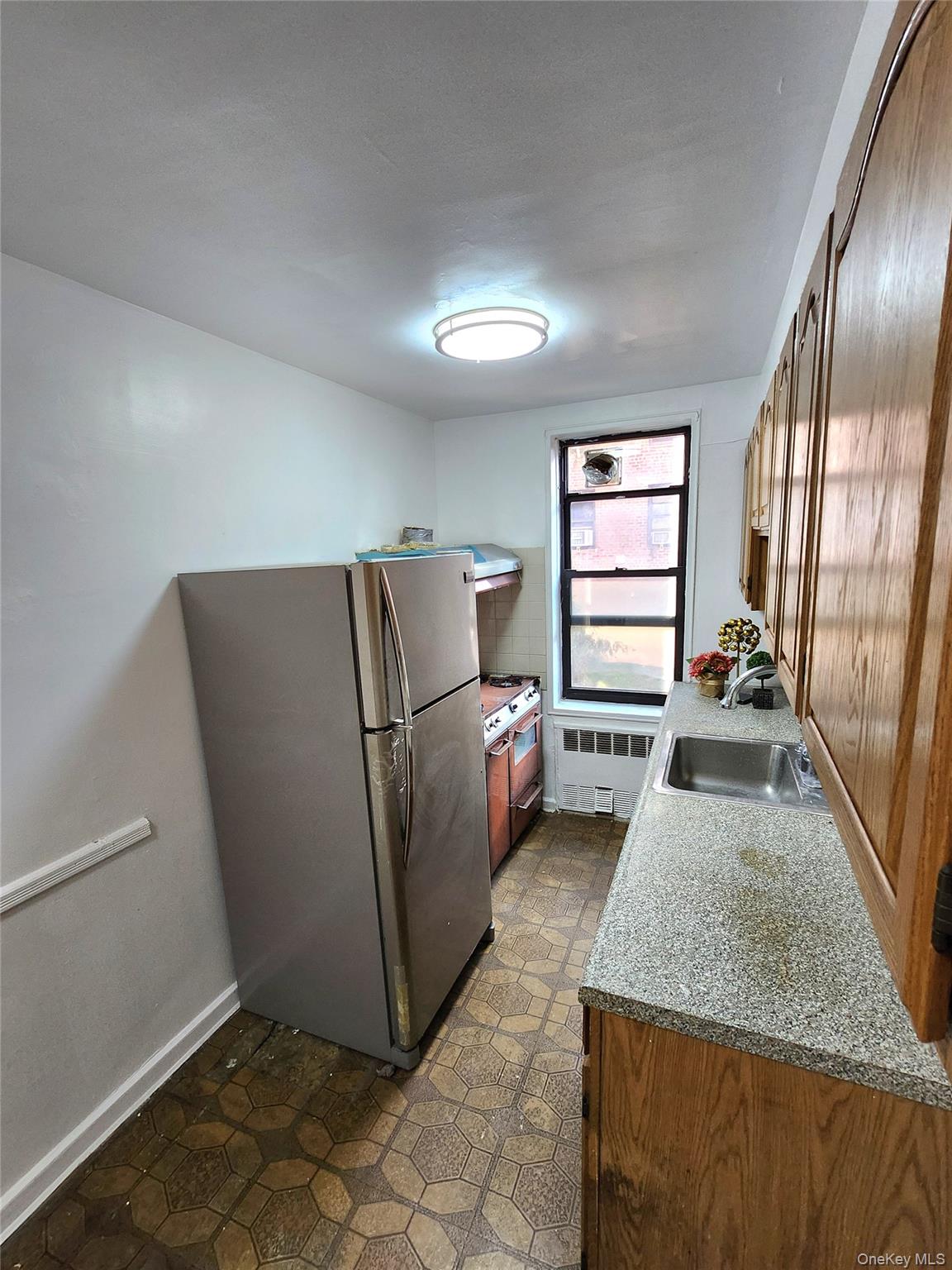 33-27 91 1j Property Photo 8