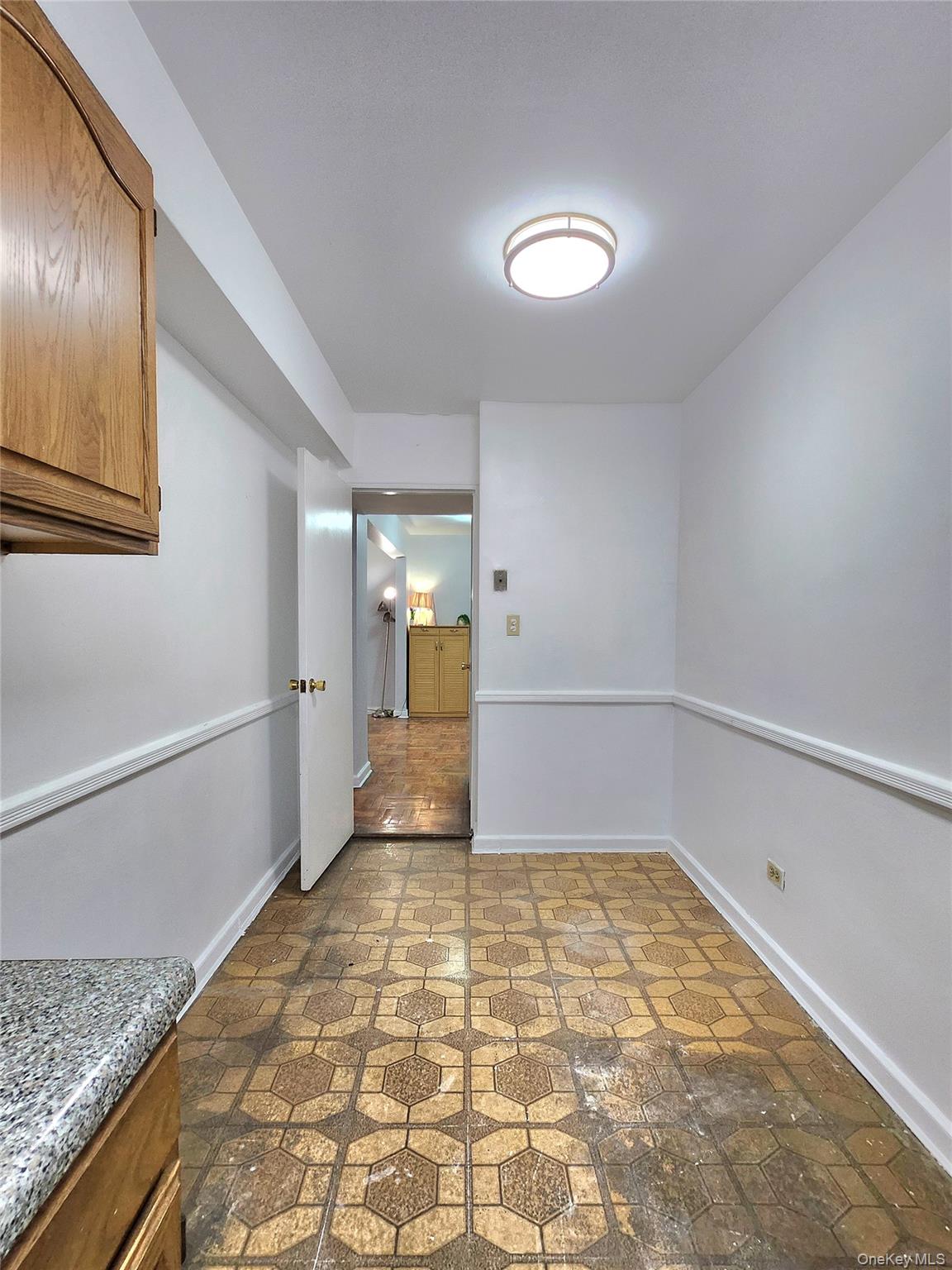 33-27 91 1j Property Photo 9