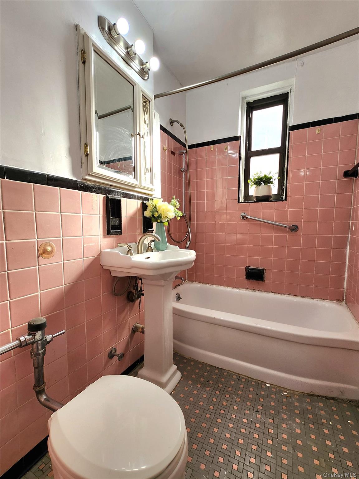 33-27 91 1j Property Photo 11