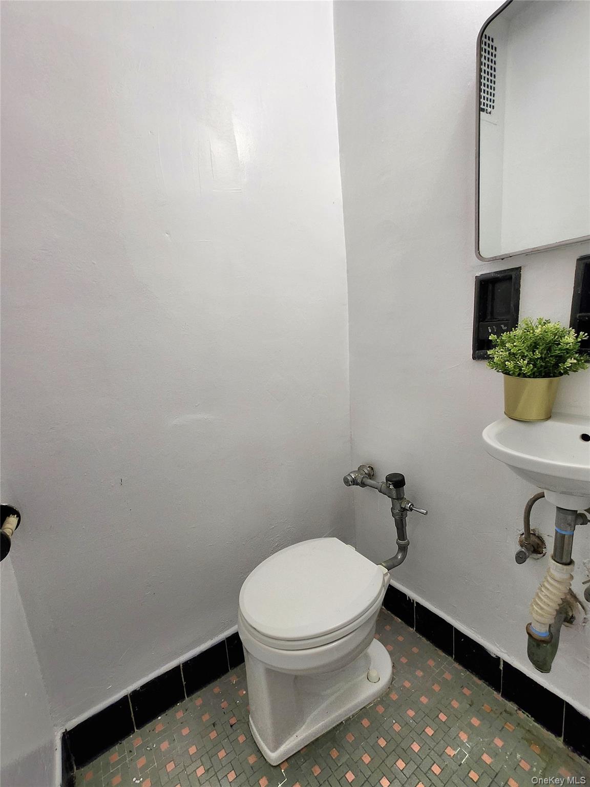 33-27 91 1j Property Photo 12