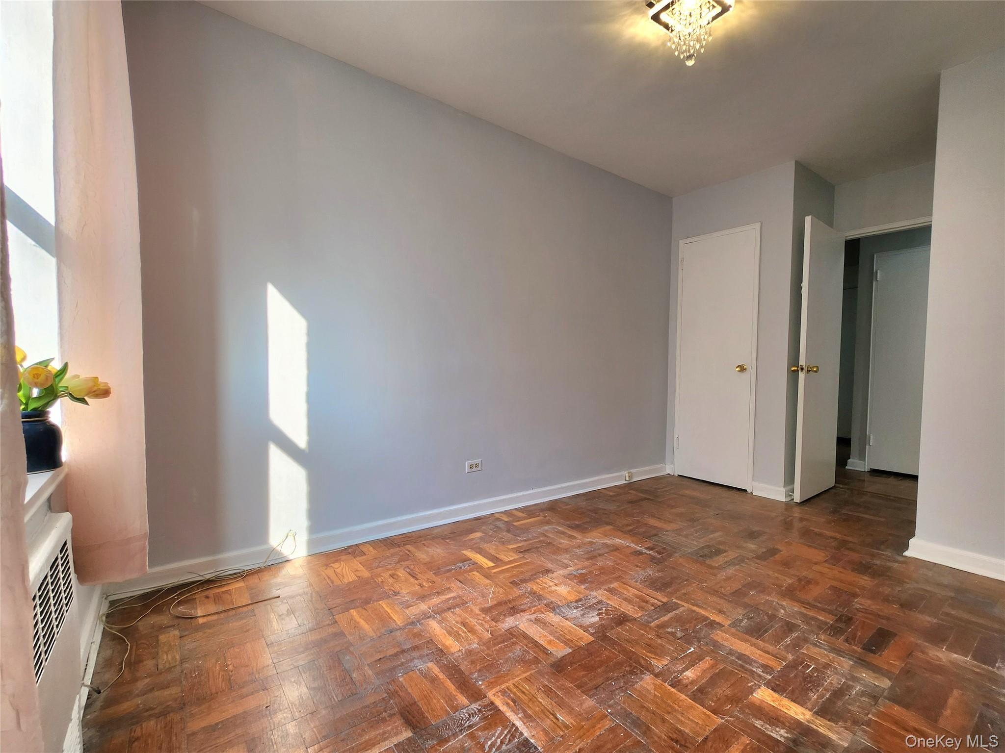 33-27 91 1j Property Photo 15