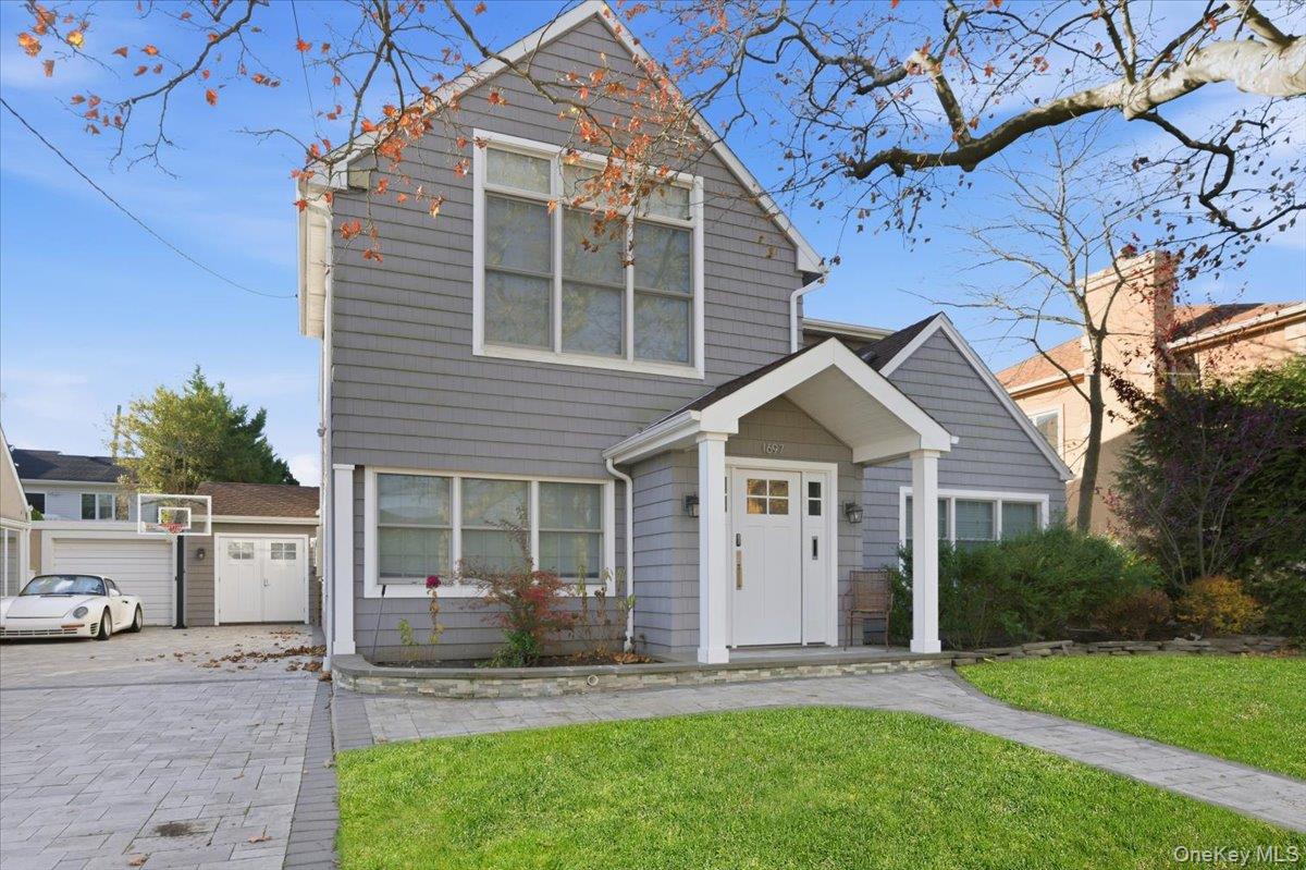 1697 Bay Boulevard Property Photo 1