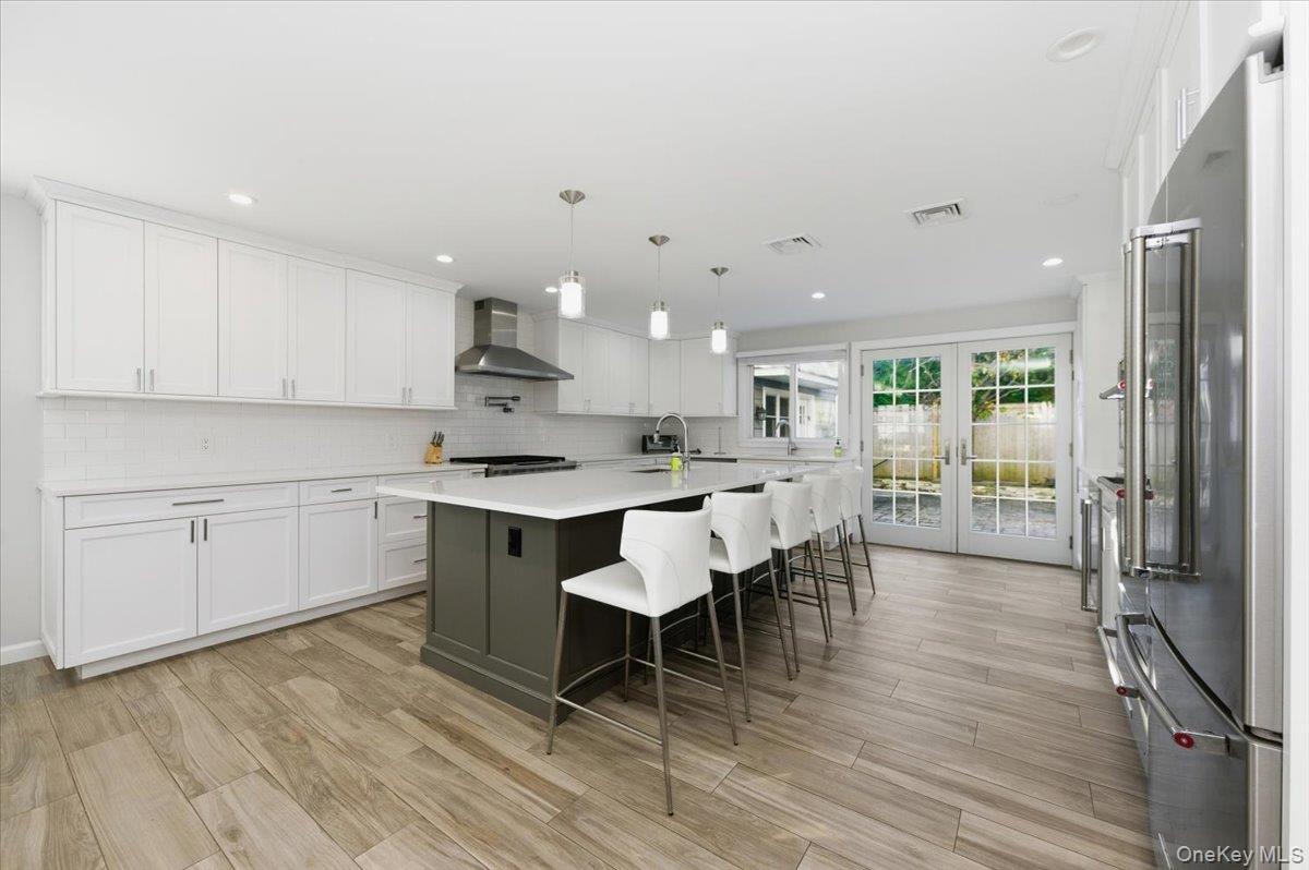 1697 Bay Boulevard Property Photo 8