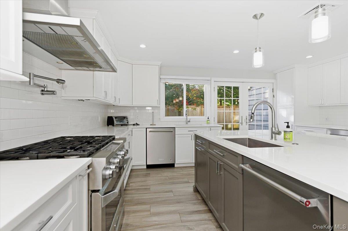 1697 Bay Boulevard Property Photo 9