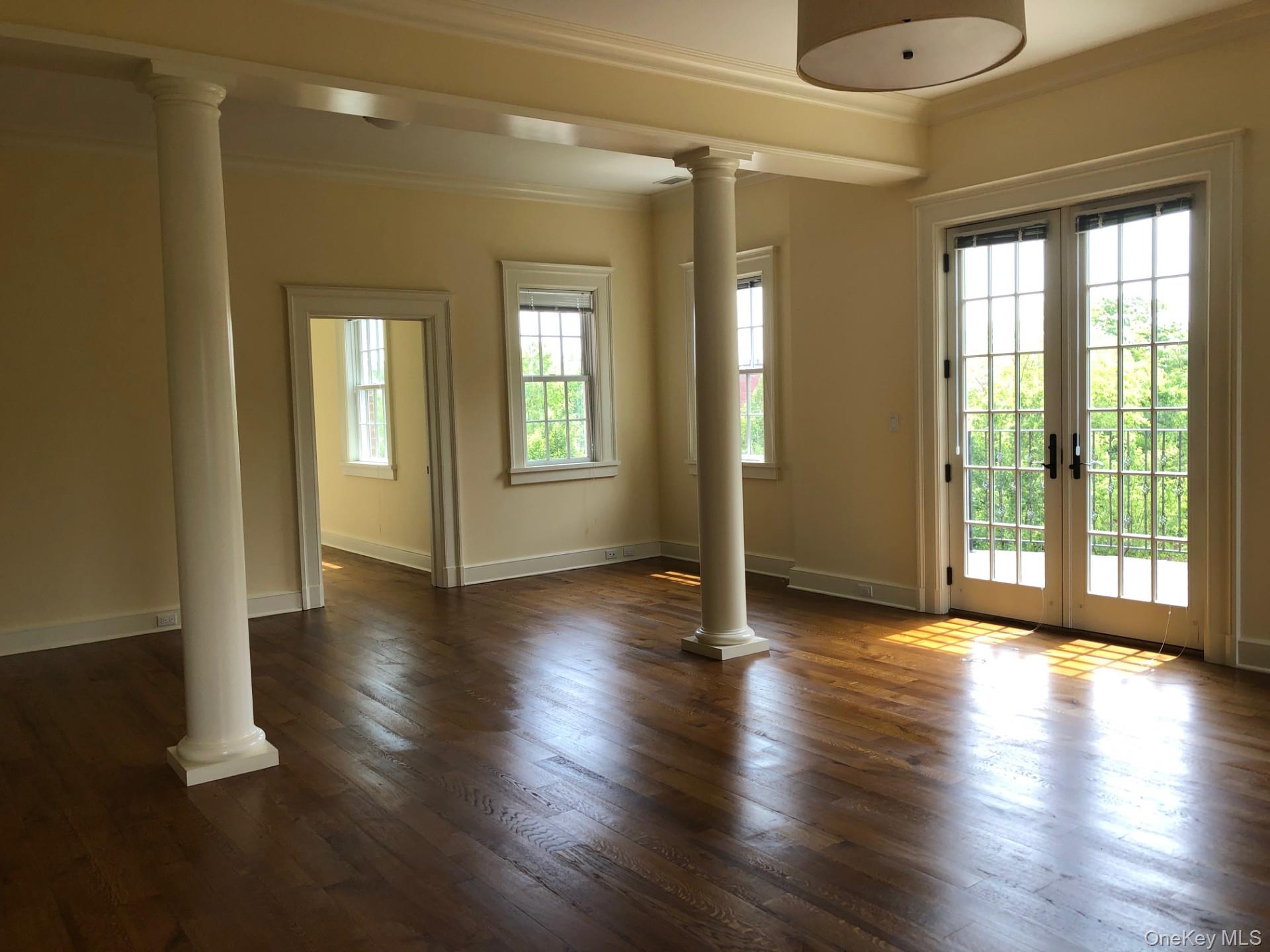 5020 Grosvenor Avenue Property Photo 6