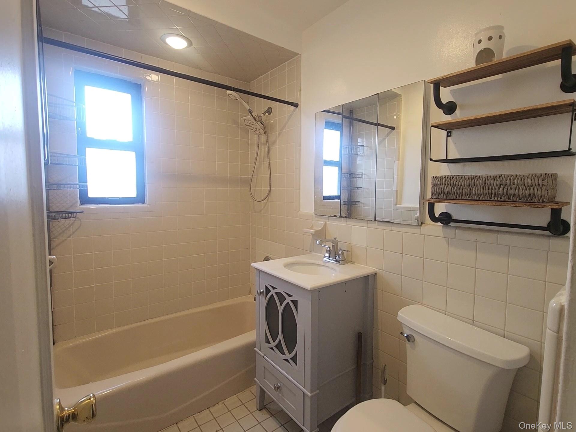 199-27 26 Avenue Property Photo 12