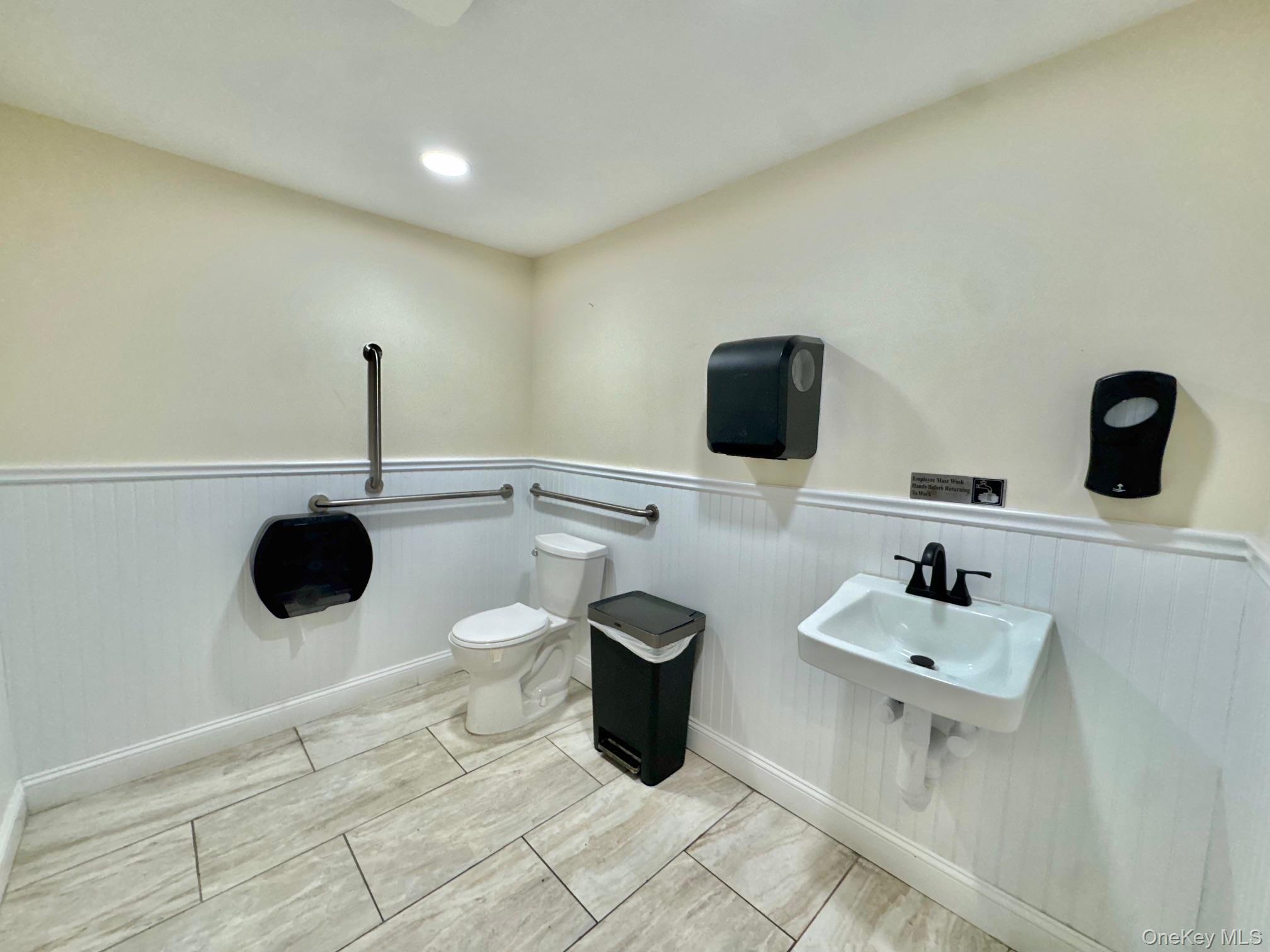 3925 Merrick Road Property Photo 14