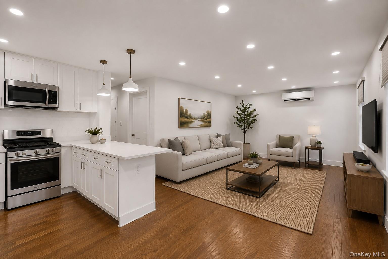 1431 Old Northern Boulevard 6 Property Photo 4