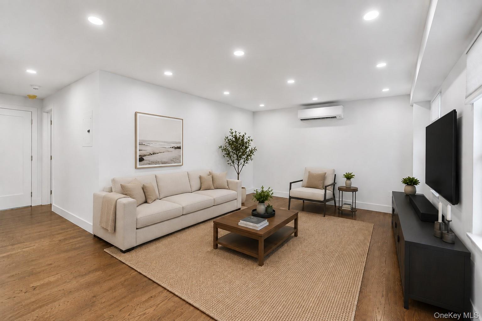 1431 Old Northern Boulevard 6 Property Photo 6