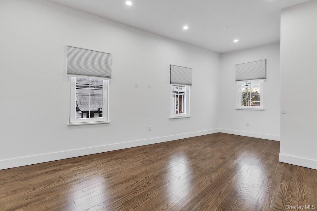 1431 Old Northern Boulevard 6 Property Photo 11