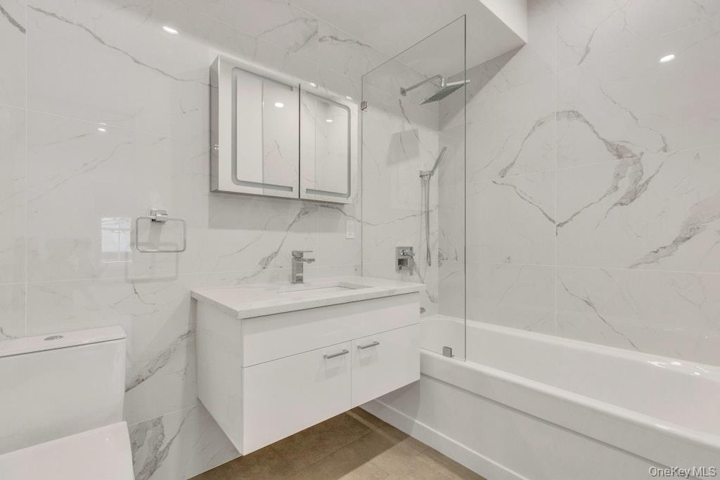 1431 Old Northern Boulevard 6 Property Photo 12