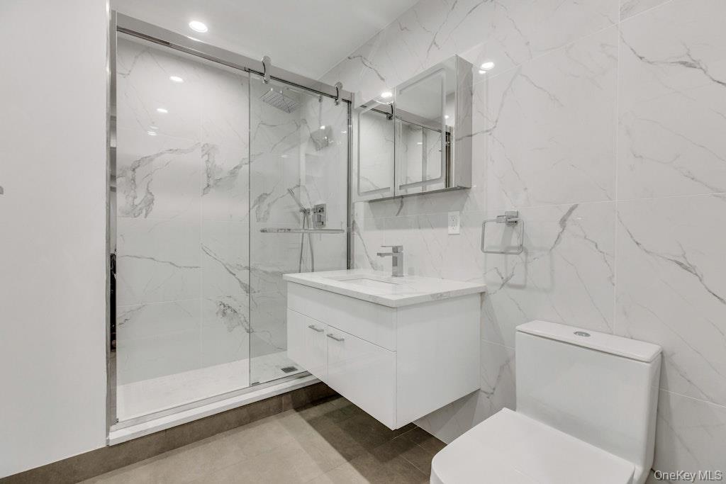 1431 Old Northern Boulevard 6 Property Photo 15
