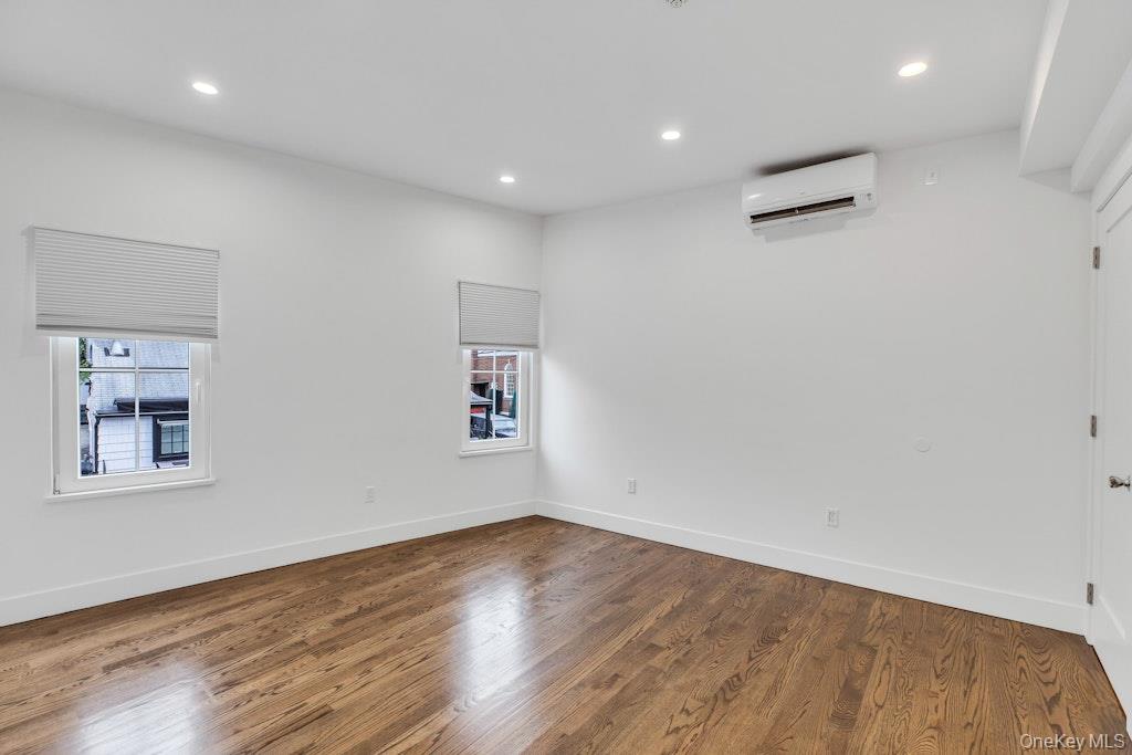 1431 Old Northern Boulevard 5 Property Photo 12