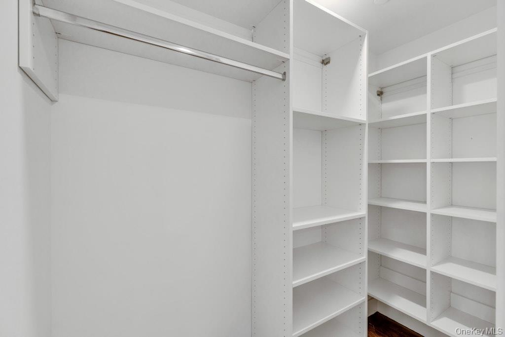 1431 Old Northern Boulevard 5 Property Photo 15