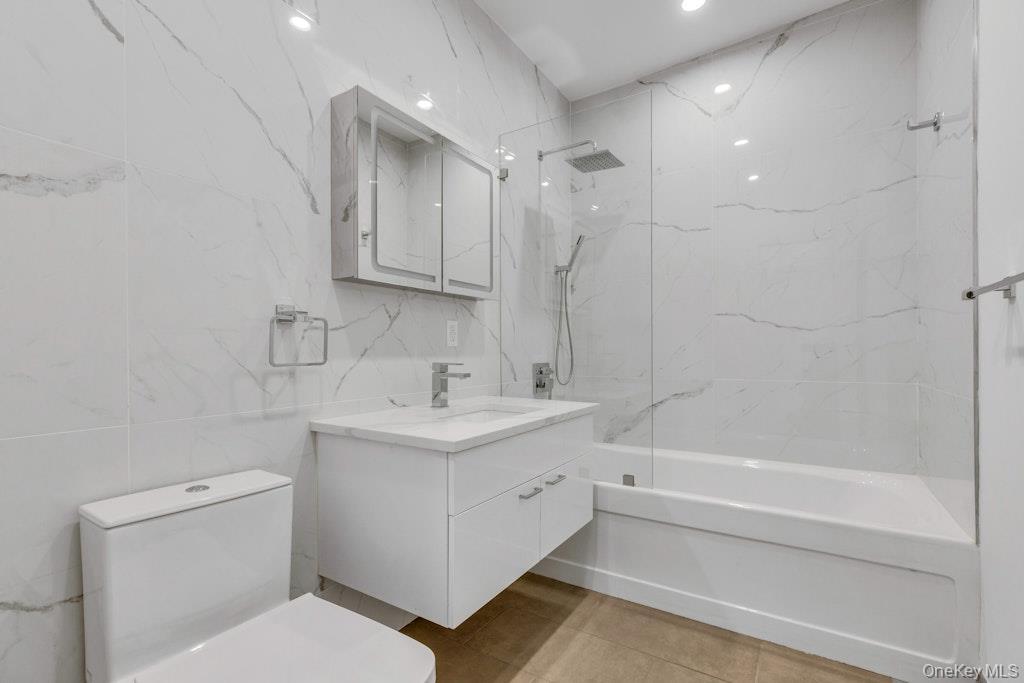 1431 Old Northern Boulevard 5 Property Photo 19