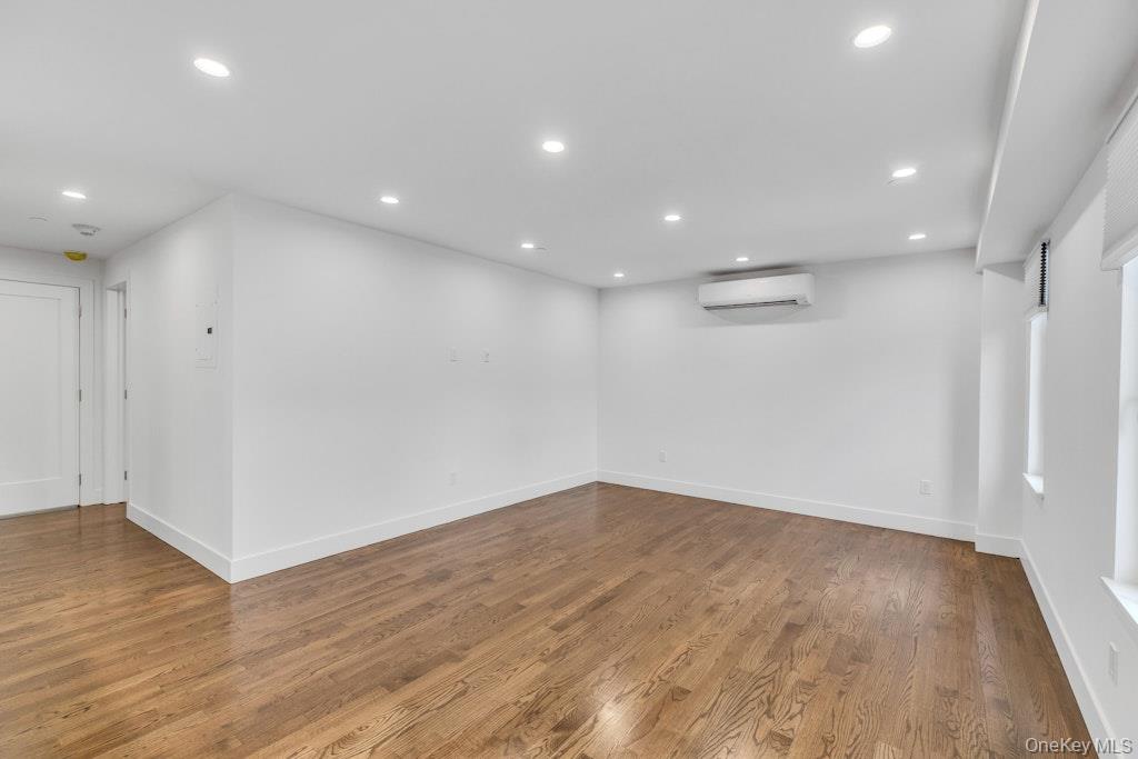 1431 Old Northern Boulevard 4 Property Photo 5