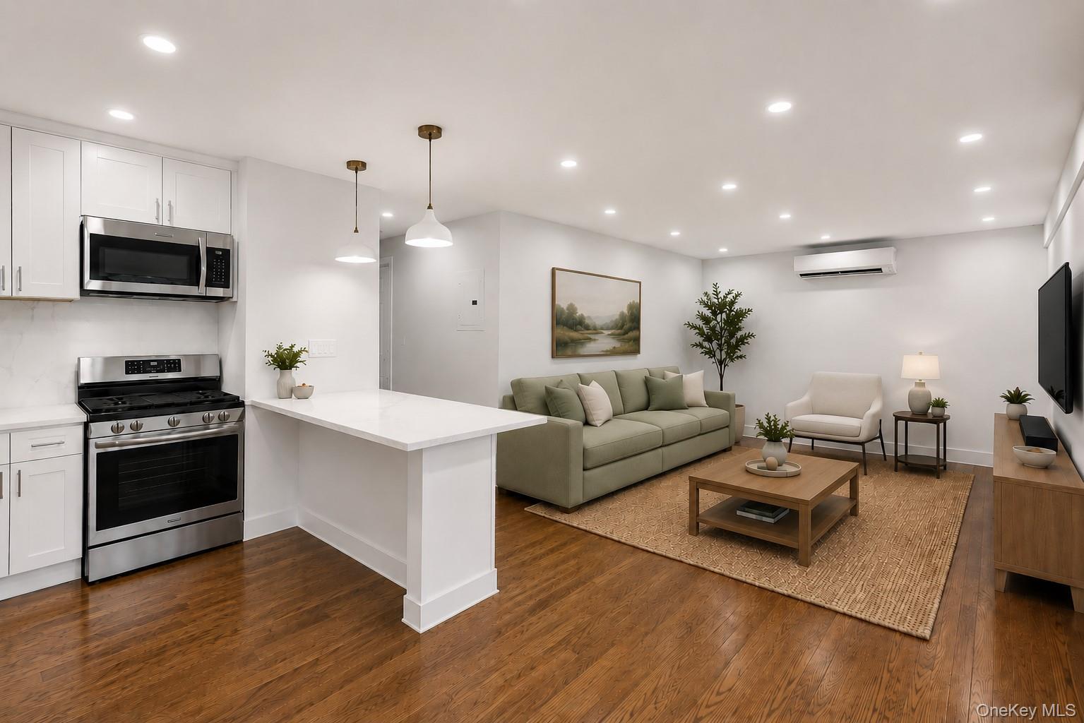 1431 Old Northern Boulevard 4 Property Photo 6