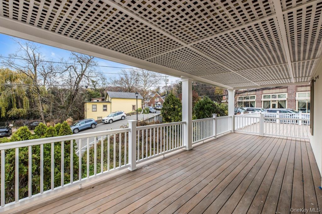 1431 Old Northern Boulevard 3 Property Photo 3