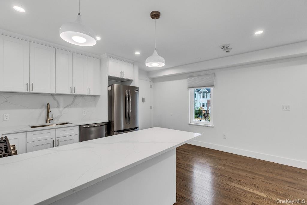 1431 Old Northern Boulevard 3 Property Photo 9