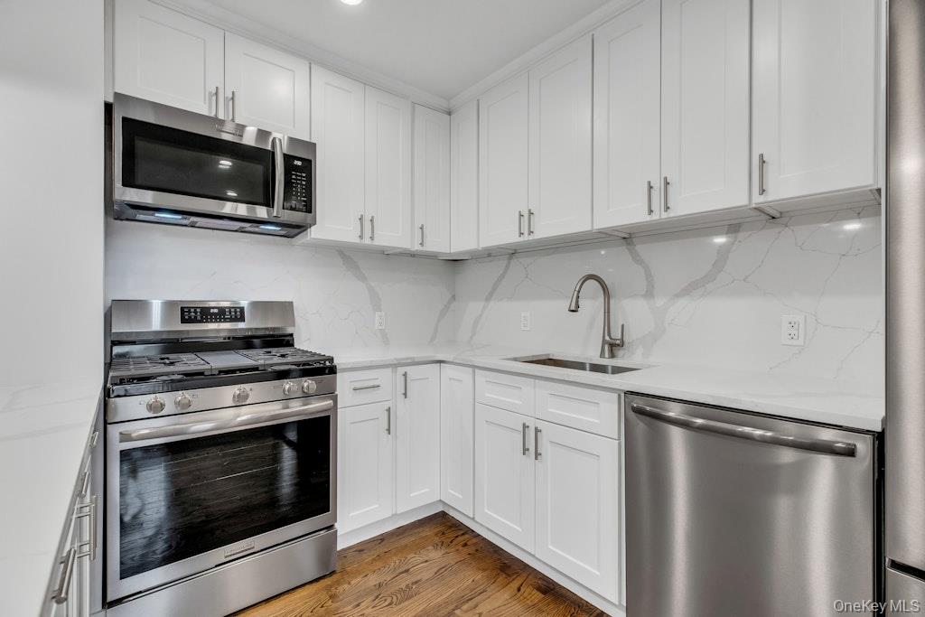 1431 Old Northern Boulevard 3 Property Photo 11