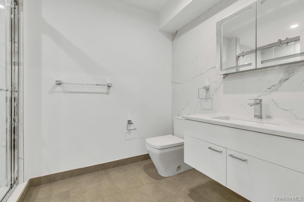 1431 Old Northern Boulevard 3 Property Photo 15