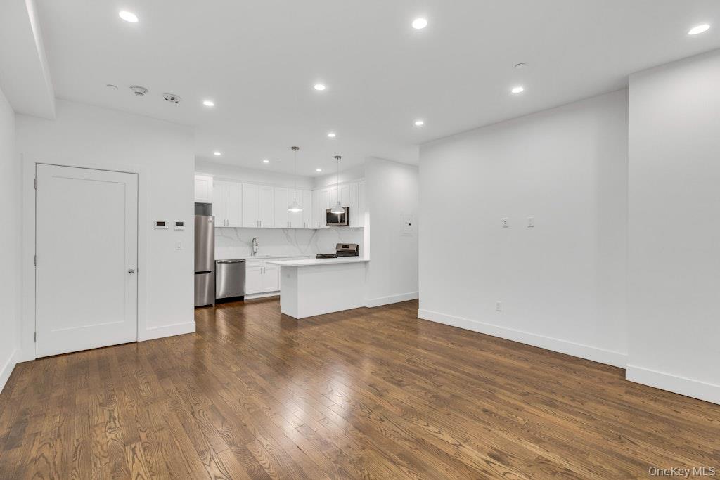 1431 Old Northern Boulevard 2 Property Photo 3