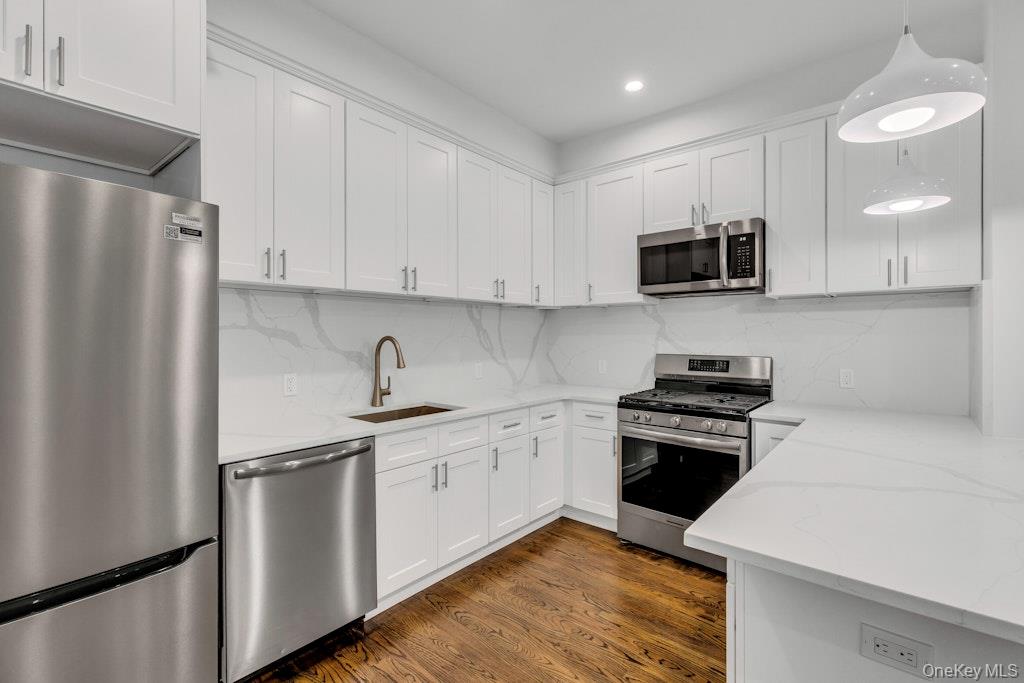 1431 Old Northern Boulevard 2 Property Photo 6