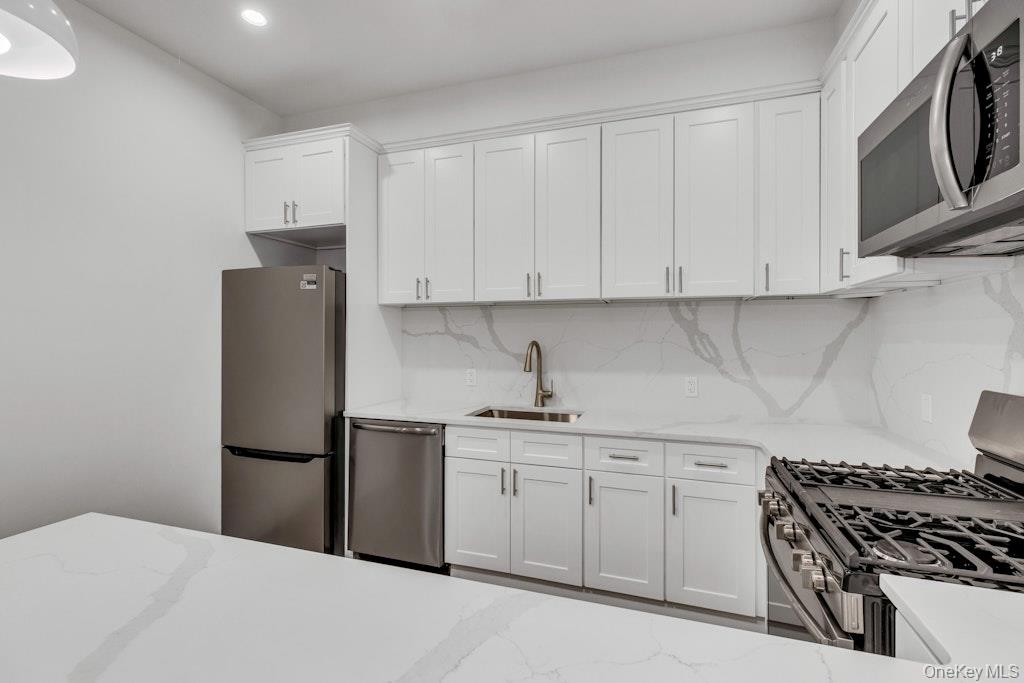 1431 Old Northern Boulevard 2 Property Photo 7