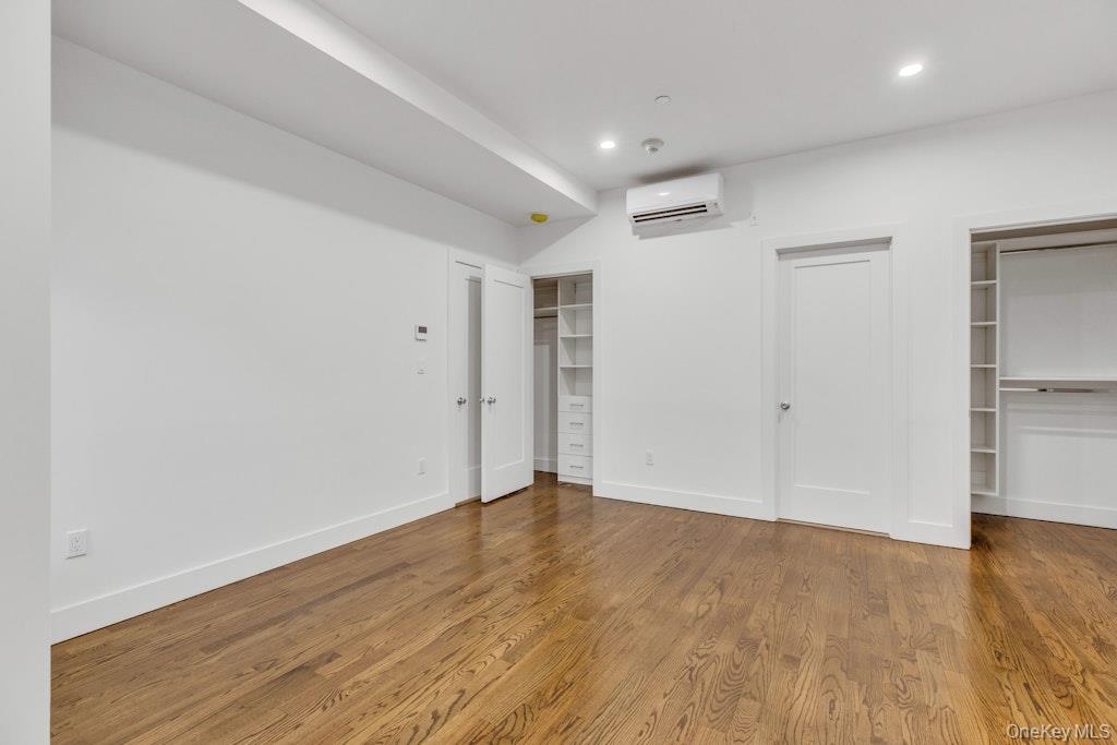 1431 Old Northern Boulevard 2 Property Photo 9