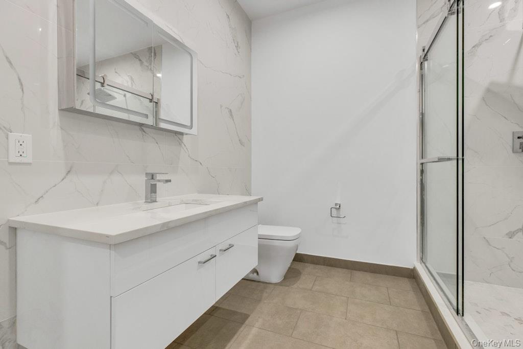 1431 Old Northern Boulevard 2 Property Photo 10