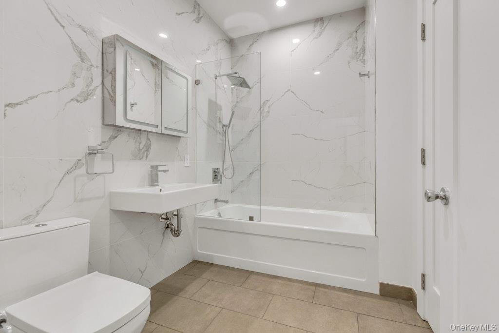 1431 Old Northern Boulevard 2 Property Photo 13