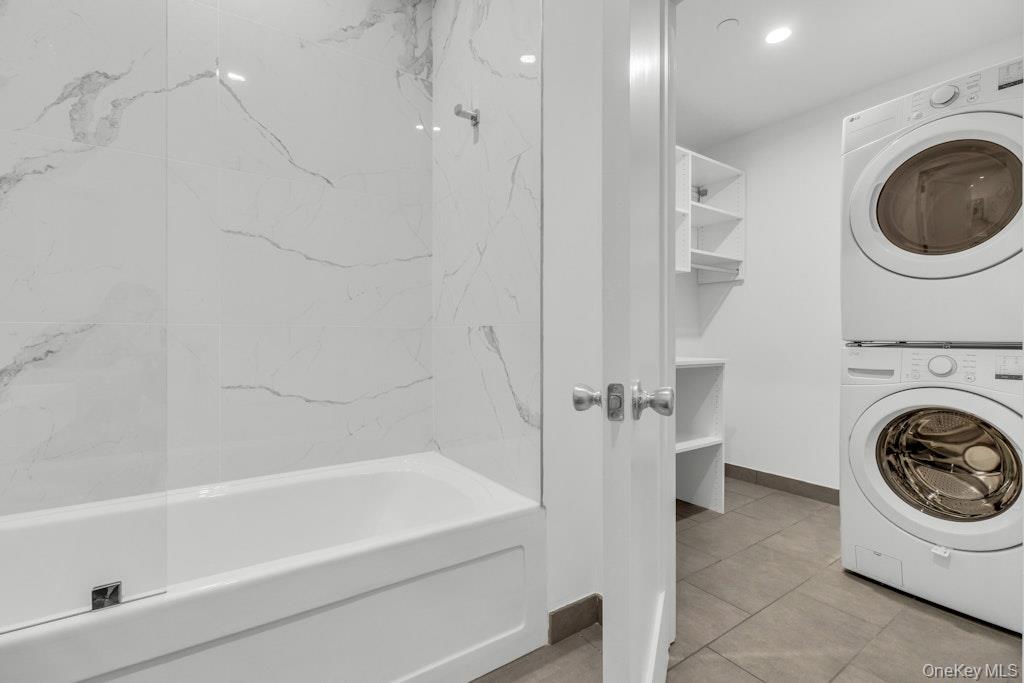 1431 Old Northern Boulevard 2 Property Photo 14