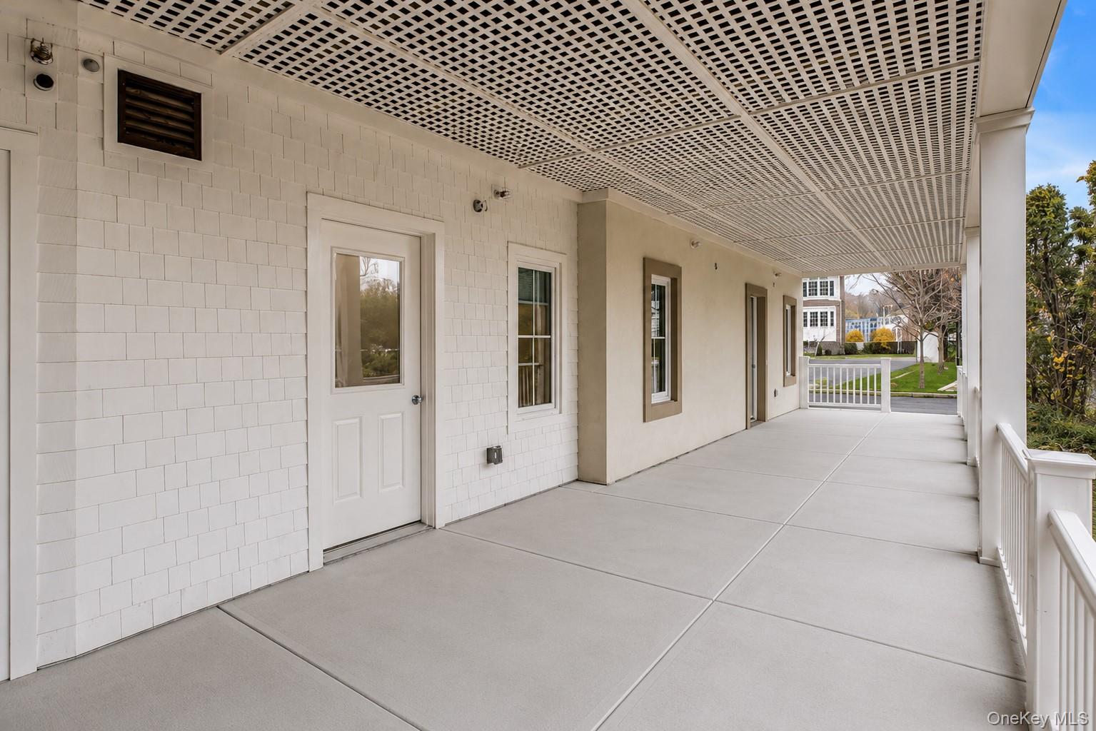 1431 Old Northern Boulevard 1 Property Photo 5