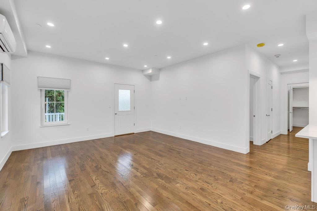 1431 Old Northern Boulevard 1 Property Photo 13