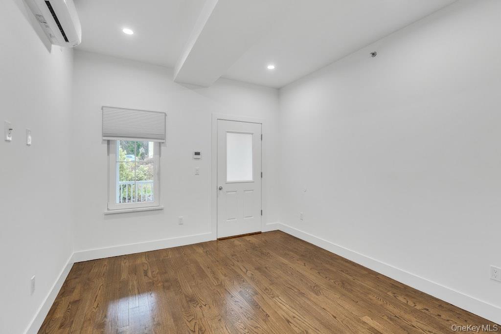 1431 Old Northern Boulevard 1 Property Photo 17