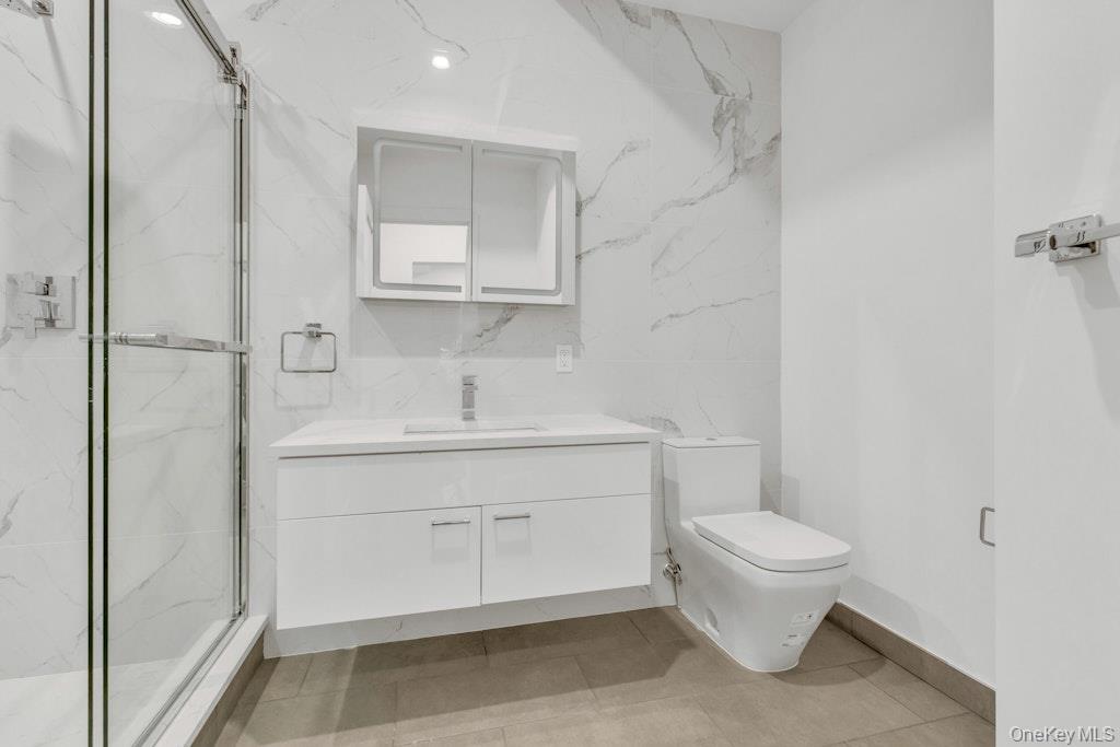 1431 Old Northern Boulevard 1 Property Photo 18
