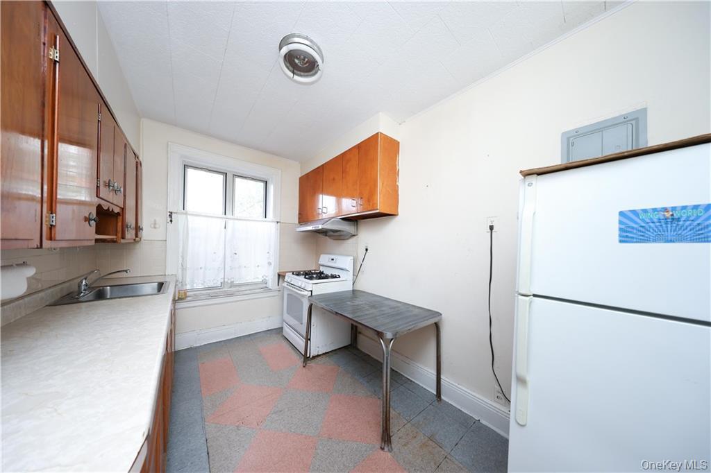 2176 E 13th Street Property Photo 5