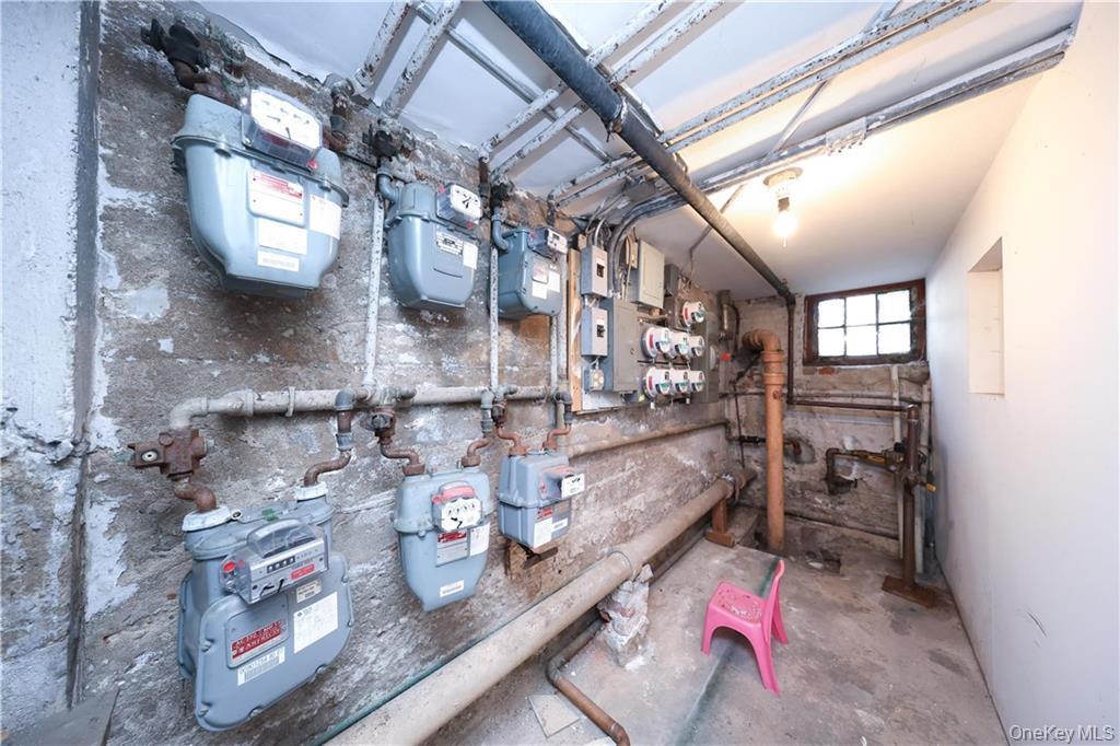 2176 E 13th Street Property Photo 18