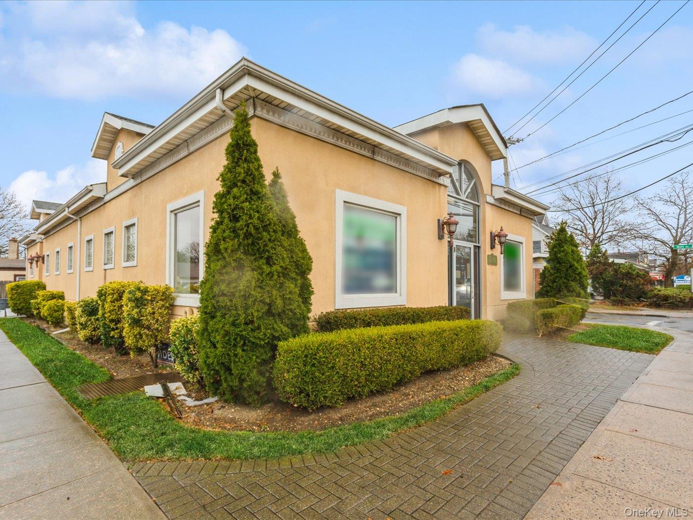 270 Doughty Boulevard Property Photo 2
