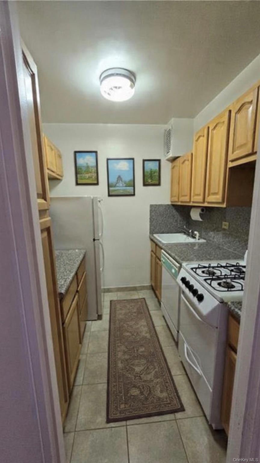142-05 Roosevelt Avenue 602 Property Photo 3