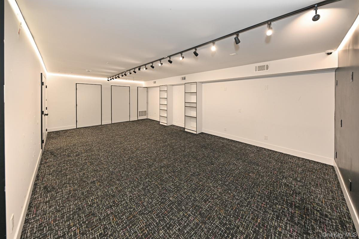 1 S Liberty Drive Property Photo 9