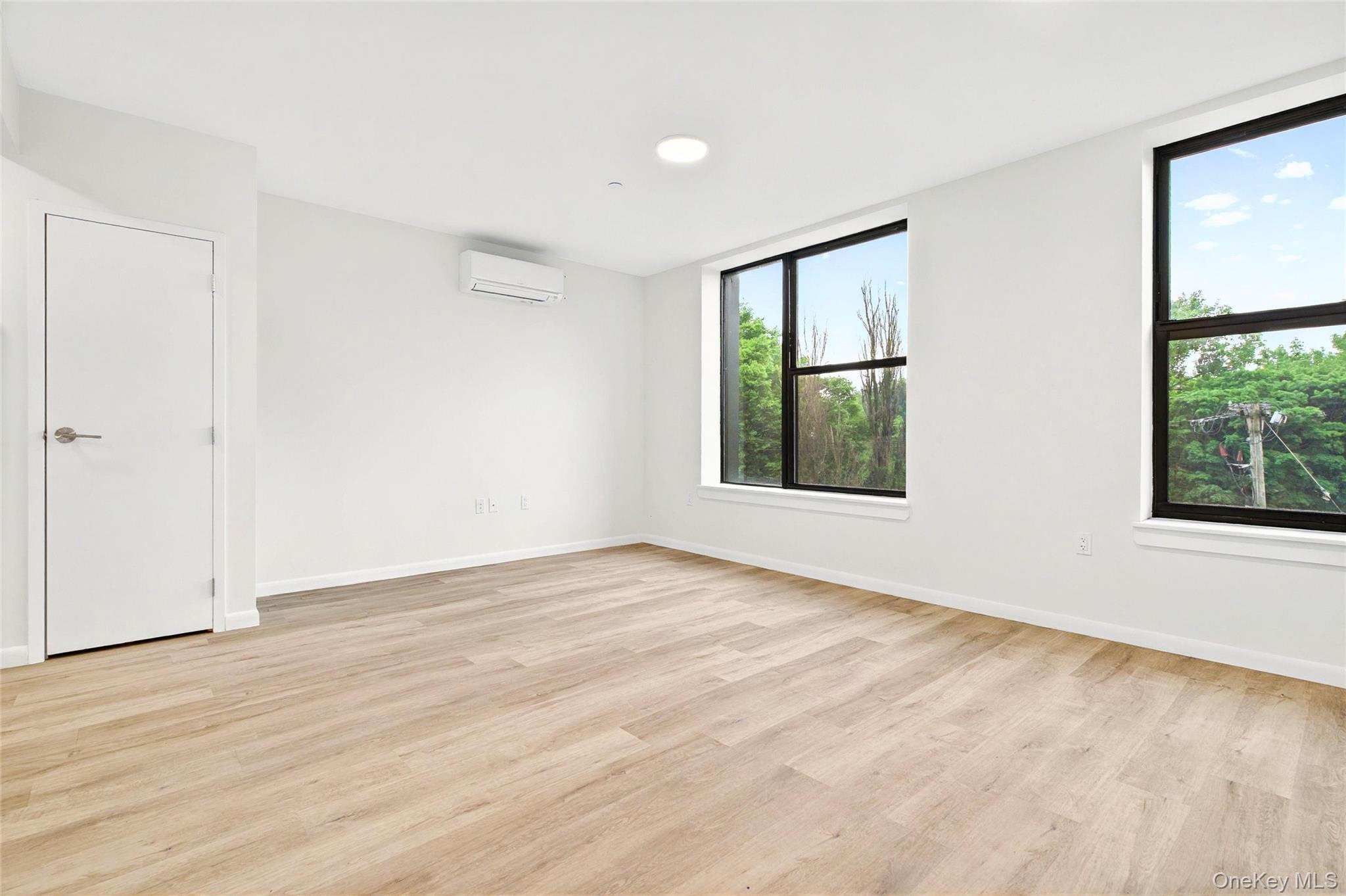 1731 Lacombe Avenue 4b Property Photo 8