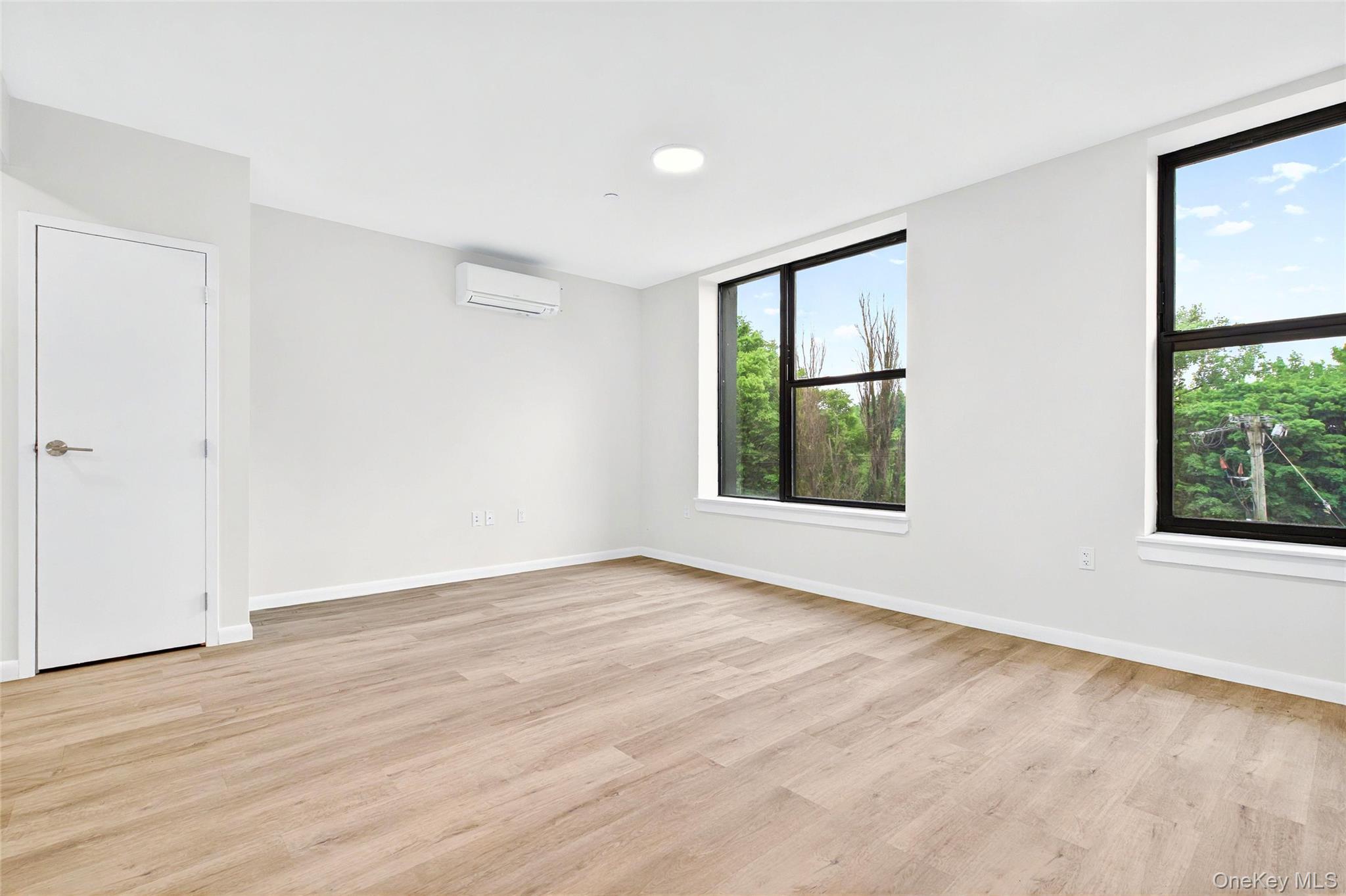 1731 Lacombe Avenue 4b Property Photo 11