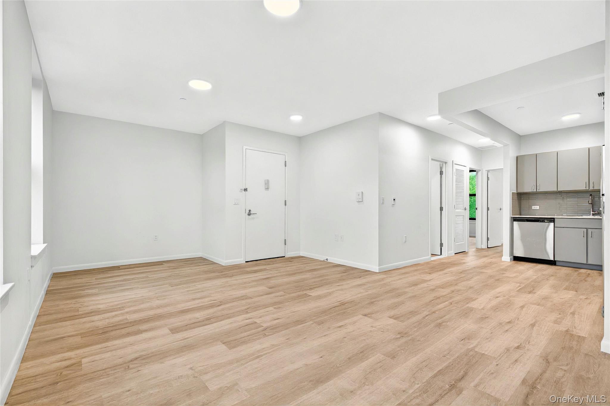 1731 Lacombe Avenue 4b Property Photo 13