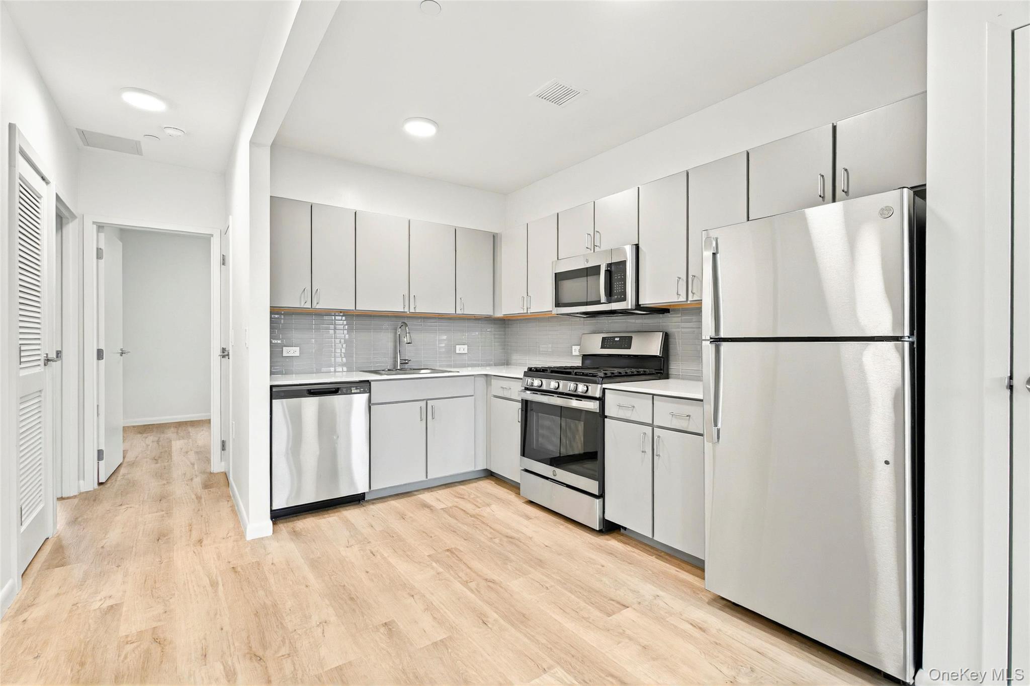 1731 Lacombe Avenue 4b Property Photo 18
